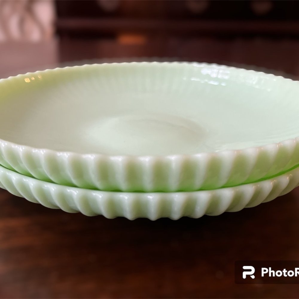 Vintage Set of 2 Jade Green Milk Glass Scalloped Plates - Picture 2 of 3